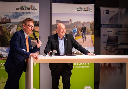 Interview am Tisch zur Eröffnung der Tourismustages