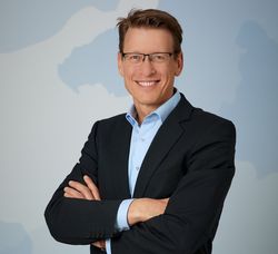 Das Bild zeigt Prof. Dr. Harald Zeiss.