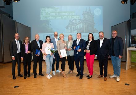Gruppenbild Preisträger des IHK-Tourismuspreises 2025
