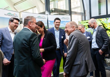 Austausch von Personen bei einem Event.