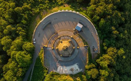 Kaiser Wilhelm Denkmal an der Porta Westfalica - Illustration zu "Gesellschafter der OstWestfalenLippe GmbH"